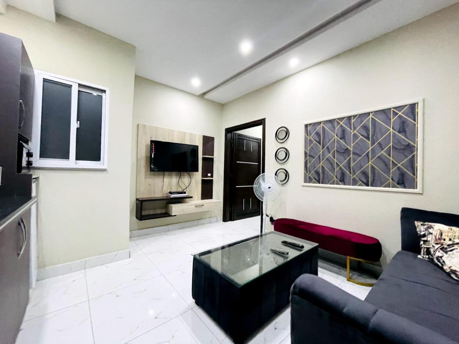Eiffel Luxury Apartments Lahore Buitenkant foto