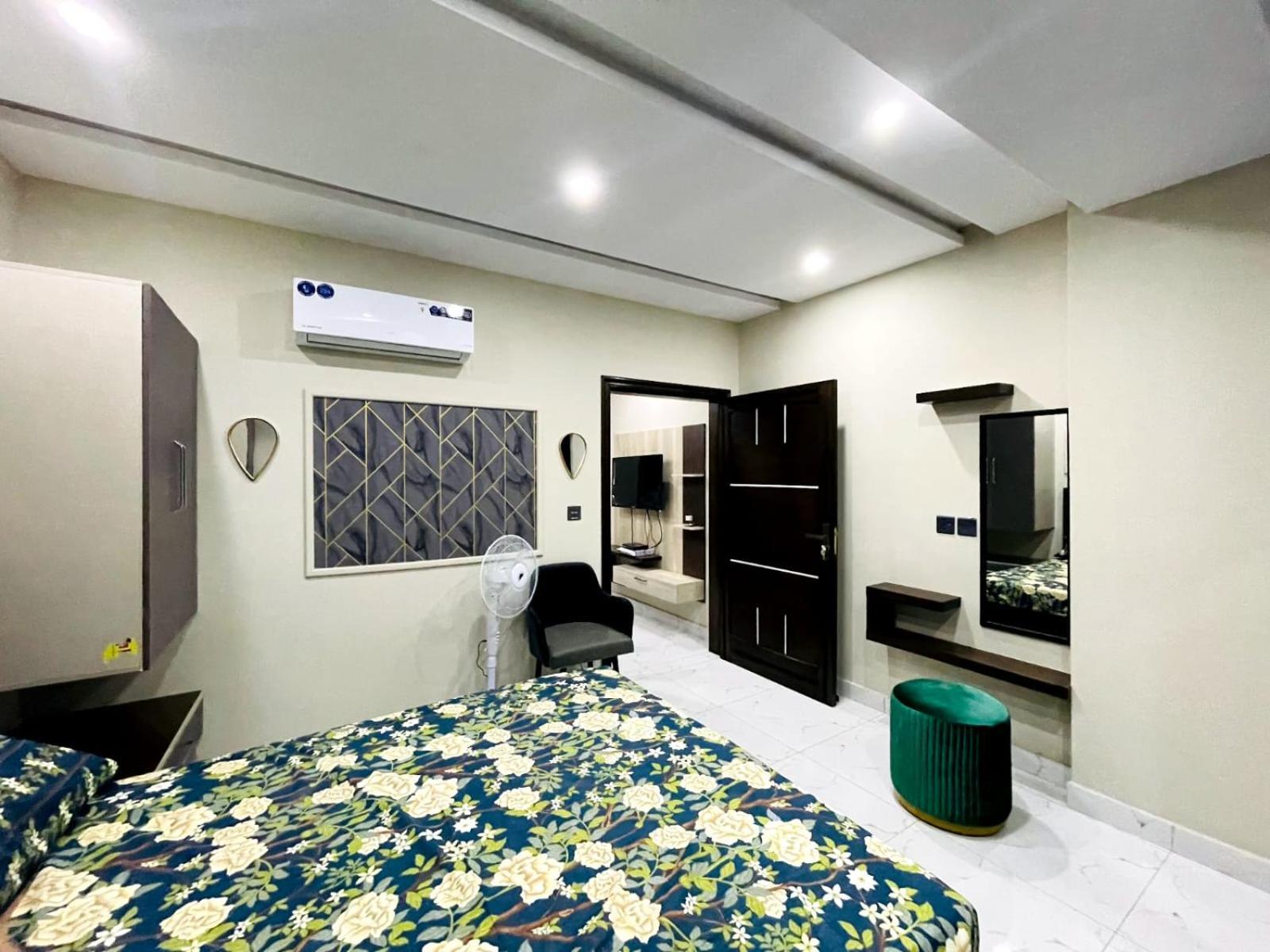 Eiffel Luxury Apartments Lahore Buitenkant foto