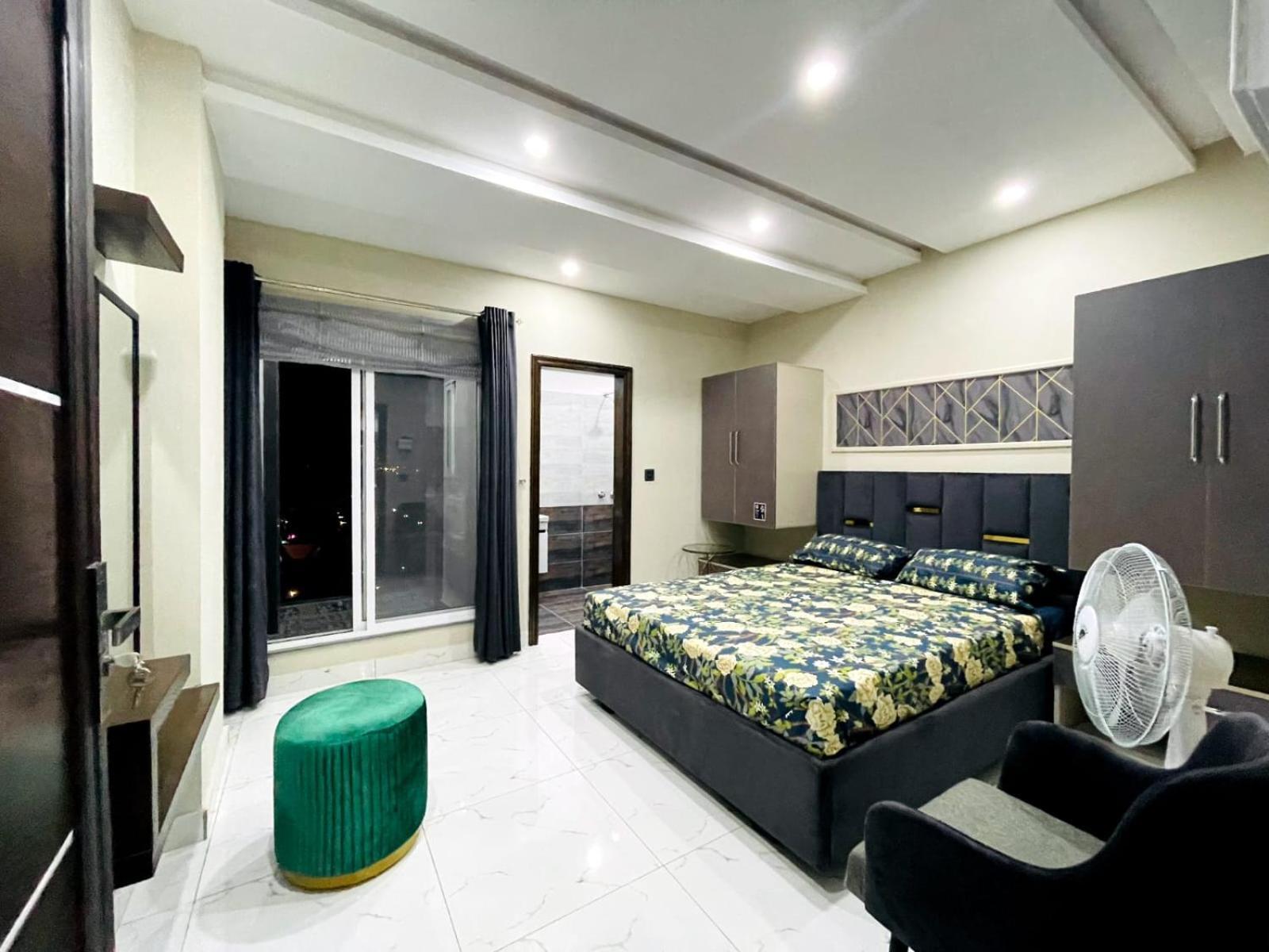 Eiffel Luxury Apartments Lahore Buitenkant foto