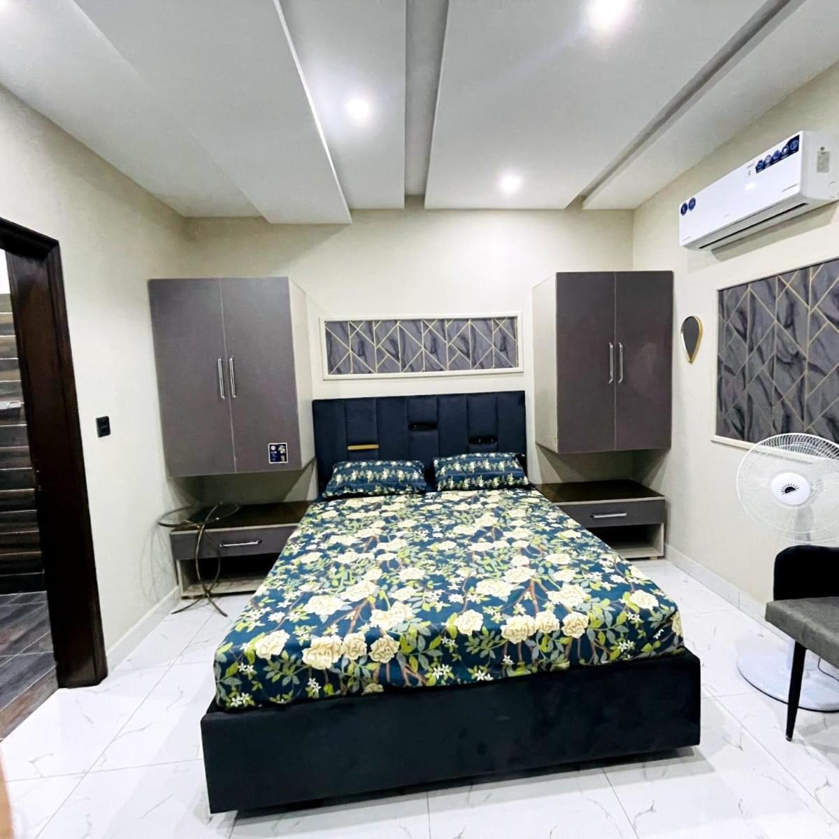 Eiffel Luxury Apartments Lahore Buitenkant foto